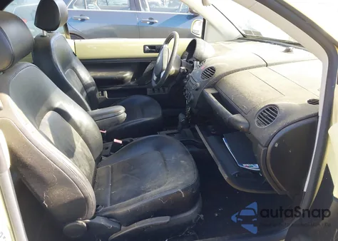 2006 Volkswagen New Beetle 2.5 from USA, damaged, VIN 3VWRF31Y66M331955